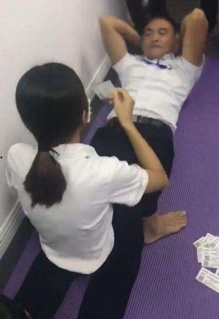 男子爆料女子照片视频,引发网友热议 第3张 男子爆料女子照片视频,引发网友热议 第3张